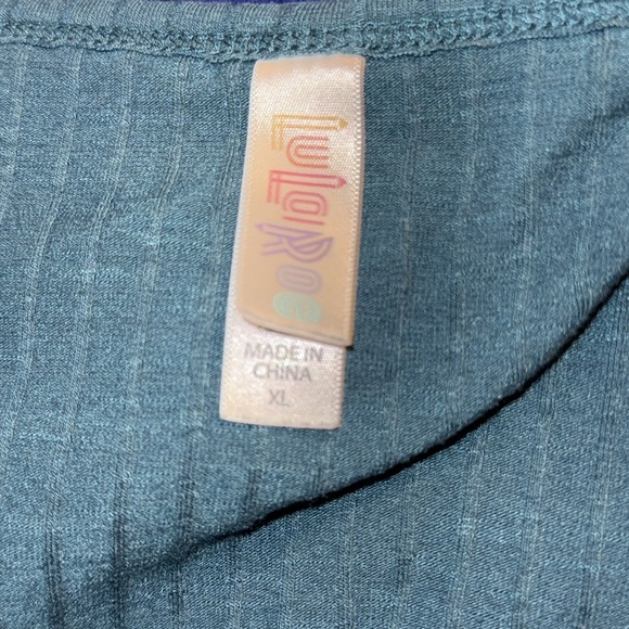 🌹LULAROE RIBBED TEAL SHORT SLEEVE TOP - Picture 3 of 4